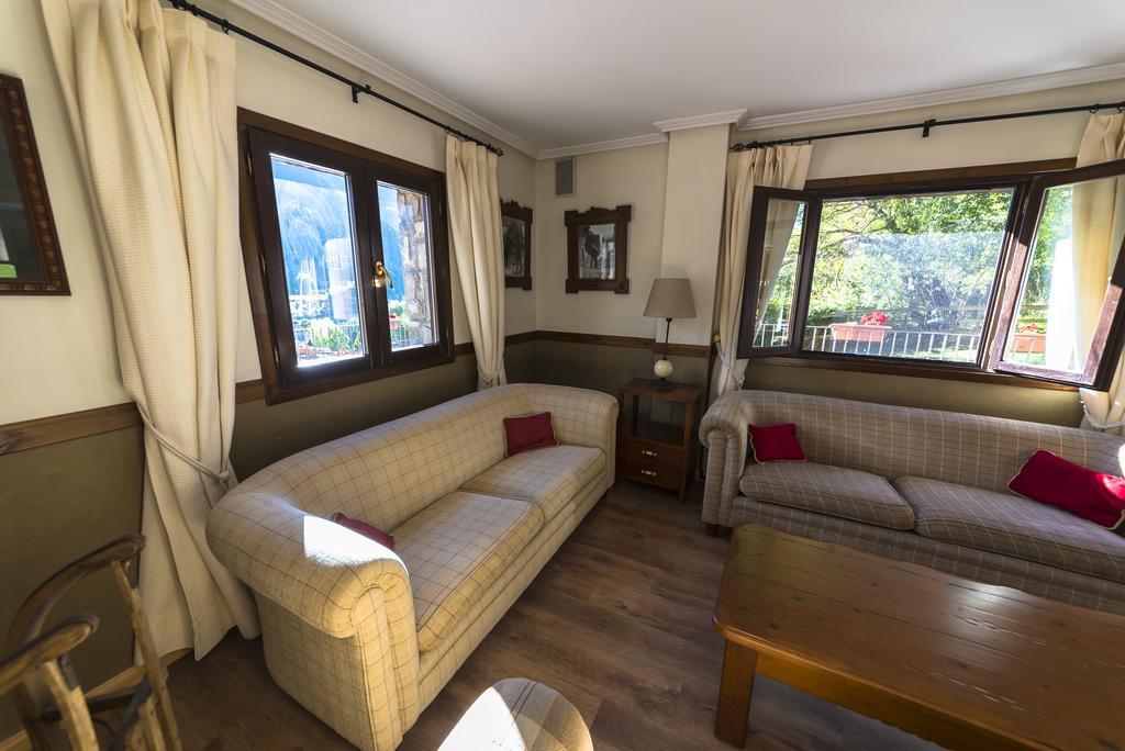 Sallent de Gállego Aparthotel Sarrato מראה חיצוני תמונה